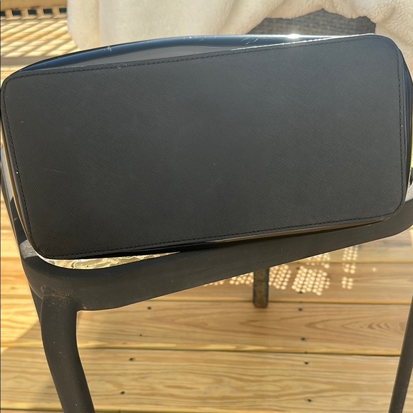 MICHAEL Michael Kors Black and White Tote Bag with Structured Design - Picture 4 of 6